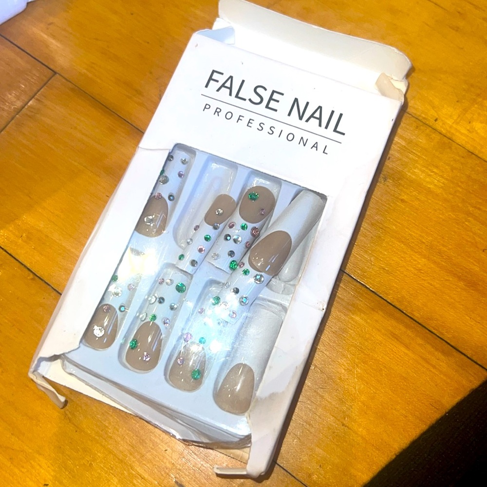 Rhinestone nails